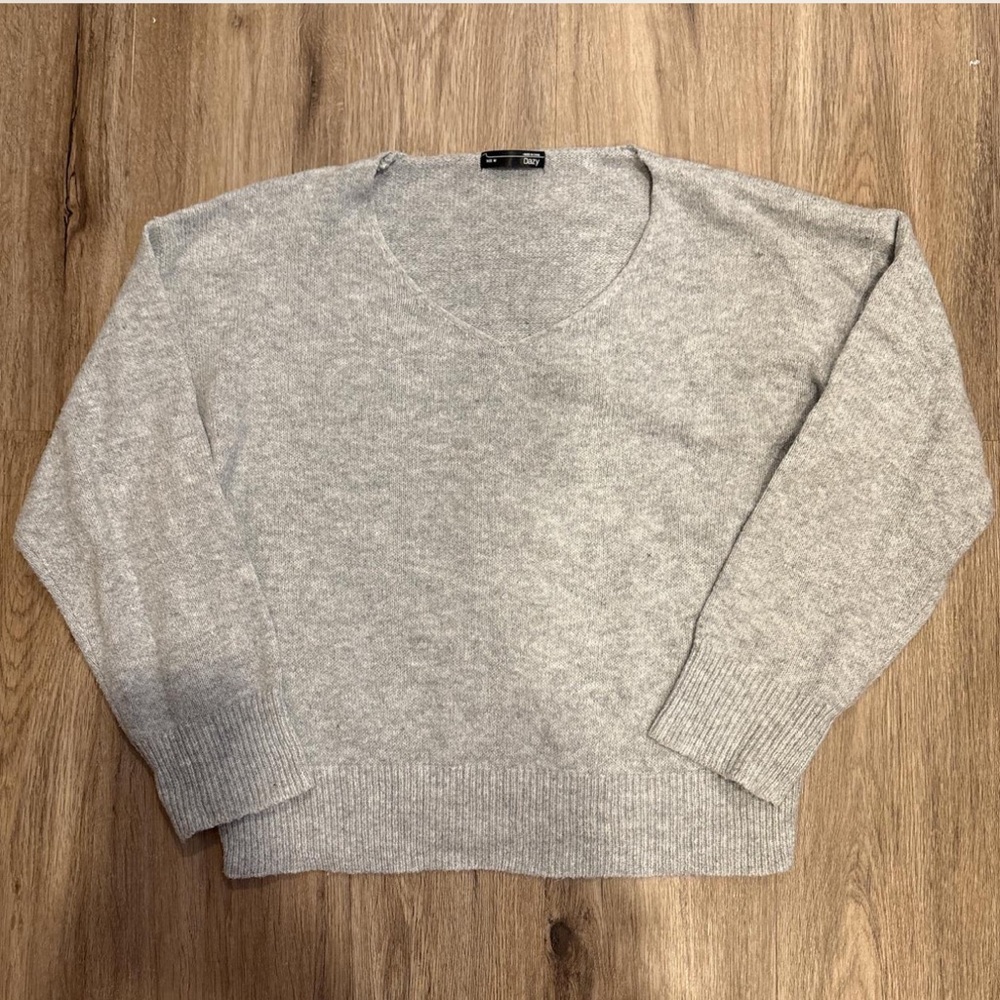 DAZY V-Neck Sweater